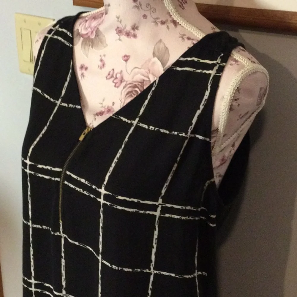 Express Black & White Blouse - Picture 3 of 6